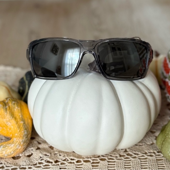 Men’s Oakley Turbine Gray Sunglasses with Case - Picture 2 of 13